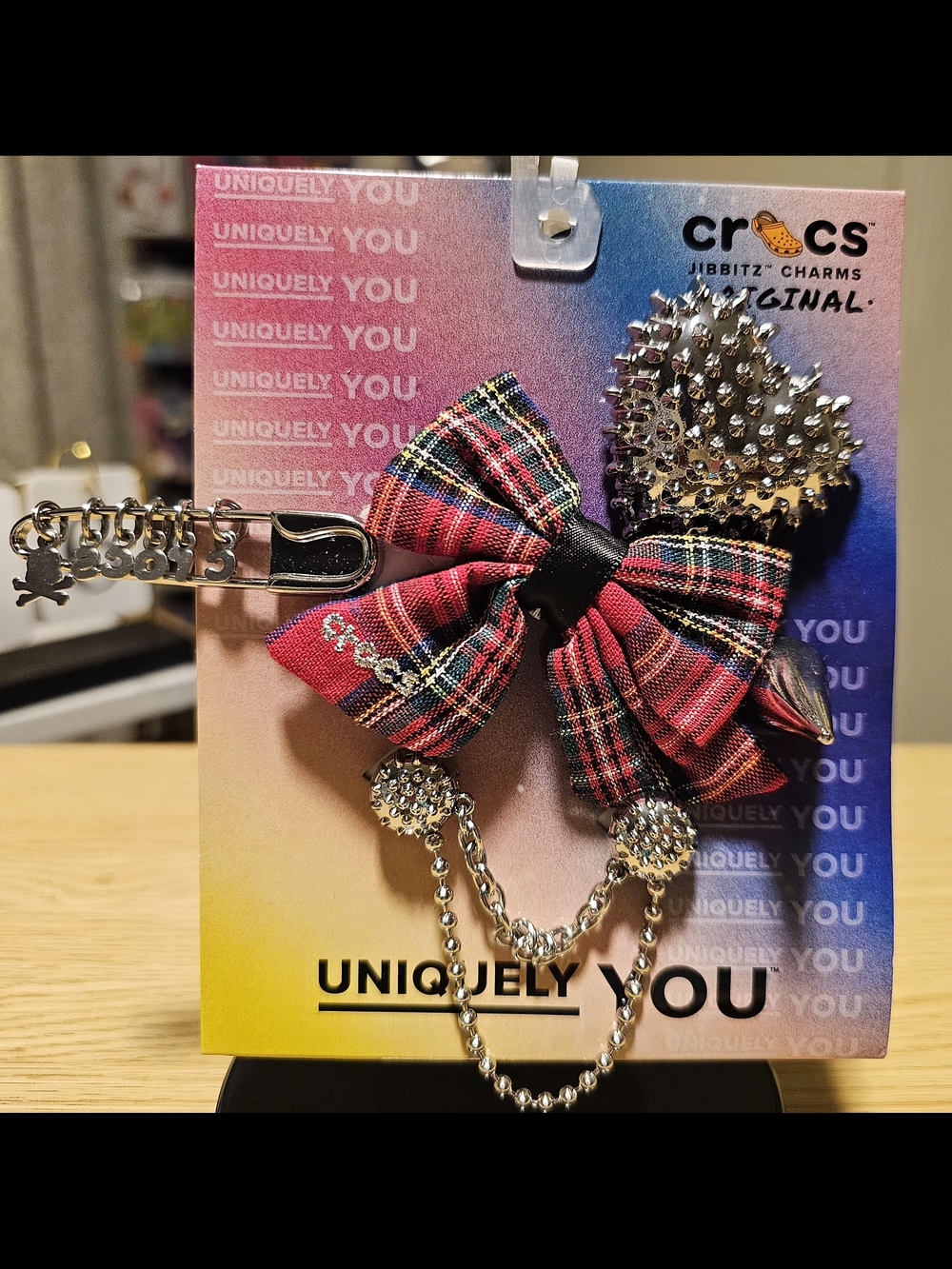 ​🚨 LAST CHANCE! Retired Set Of Red Plaid Bow & Chains Crocs Jibbitz